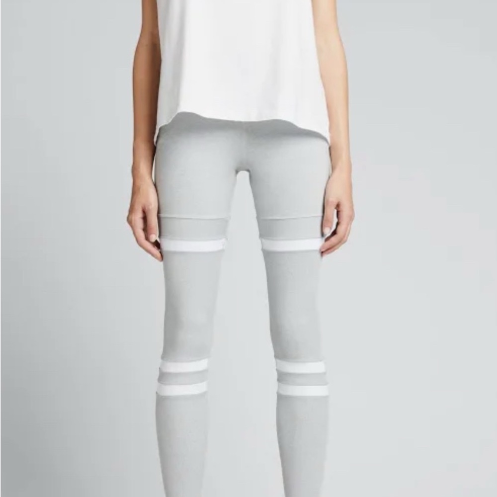 ALO Yoga Gray & White textured Leggings sz Small